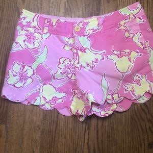 Precious Lilly Pulitzer Buttercup Floral Shorts 6